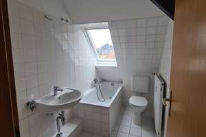 Helle, gemütliche DG Wohnung sucht Nachmieter*in – Lange Straße 55, 1159 Naußlitz, Dresden – Vorschaubild 2