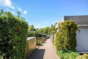 Bungalow in Süd-West-Ausrichtung, Vier-Zimmer, Garten und viel Privatsphäre in ruhiger Lage. Garage. – Die vollständige Adresse der Immobilie erhältst du vom Anbieter., 42719 Wald, Solingen – Vorschaubild 2