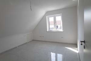 Modernisierte 3-Zimmer-Dachgeschosswohnung mit Fußbodenheizung und Gas-Wärmepumpe in Holzgerlingen – Kernerstraße 11, 71088 Holzgerlingen – Vorschaubild 5