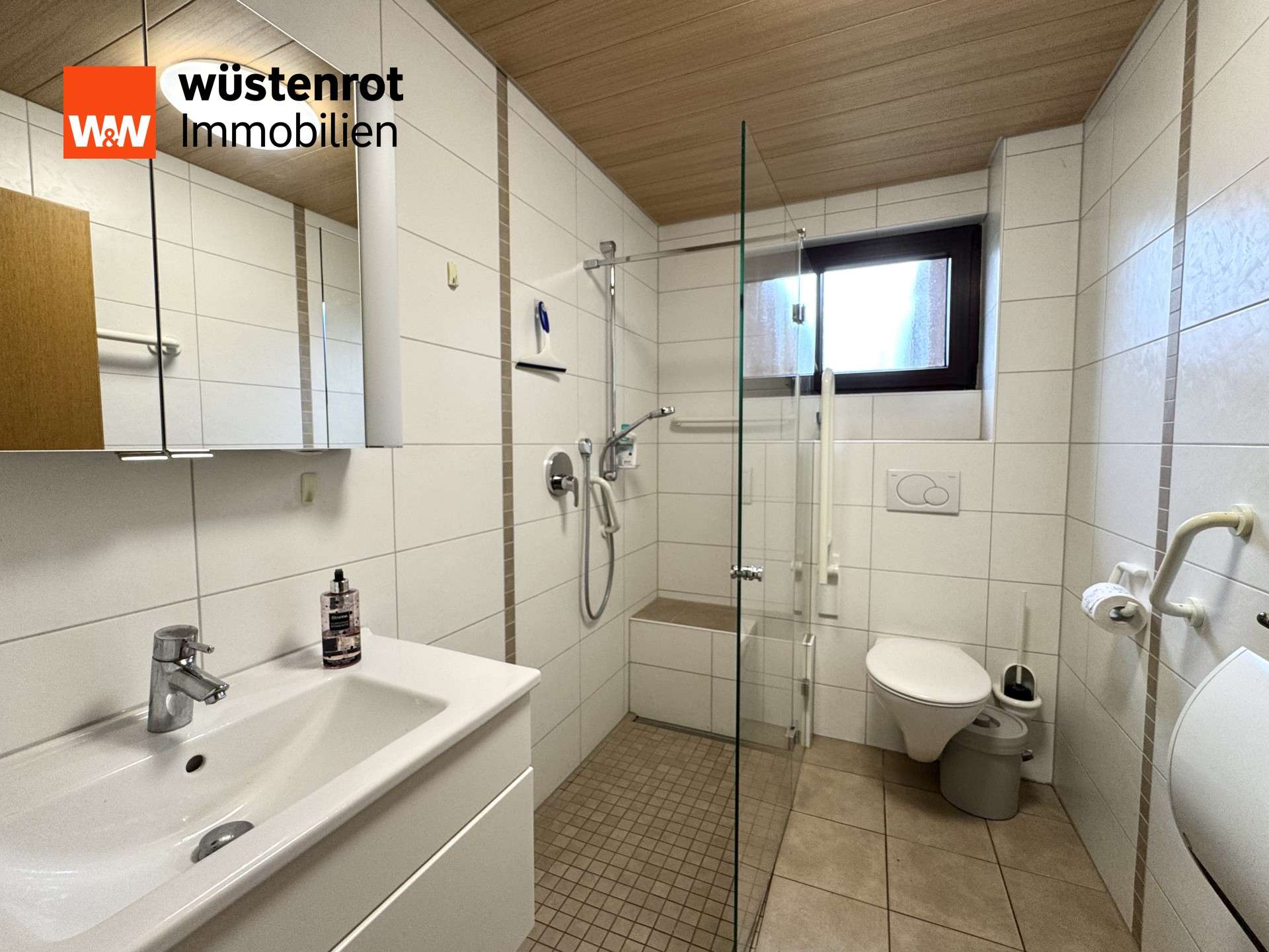 Immobilie in Altshausen - Charmantes Einfamilienhaus, ruhige Lage von Altshausen, modernisiert, gemütlich, herrlichem Garten! - Bild 1