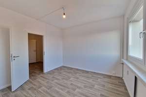 Noch ein paar Handgriffe und dann ist sie bereit! Ihre neue 3-Zimmer-Wohnung wartet! – 1169 Gorbitz-Ost, Dresden – Vorschaubild 7