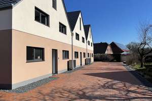 Großzügiges Reihenmittelhaus Optional mit EBK,Garage und viel Platz für die gesamte Familie! – Alte Dorfstr. 10, 38557 Osloß – Vorschaubild 1
