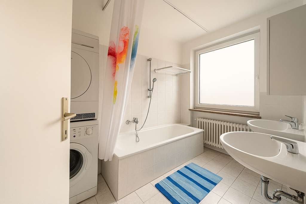 Immobilie in Neusäß - *Sofort Verfügbar! Für Familien & Investoren: Süd-West-Balkon, TG-Stellplatz, gute Wertperspektive* - Bild 2