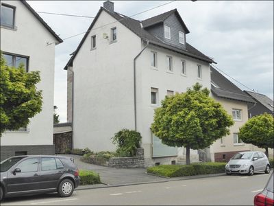 Mehrfamilienhaus mit Gewerbeeinheit in zentraler Lage