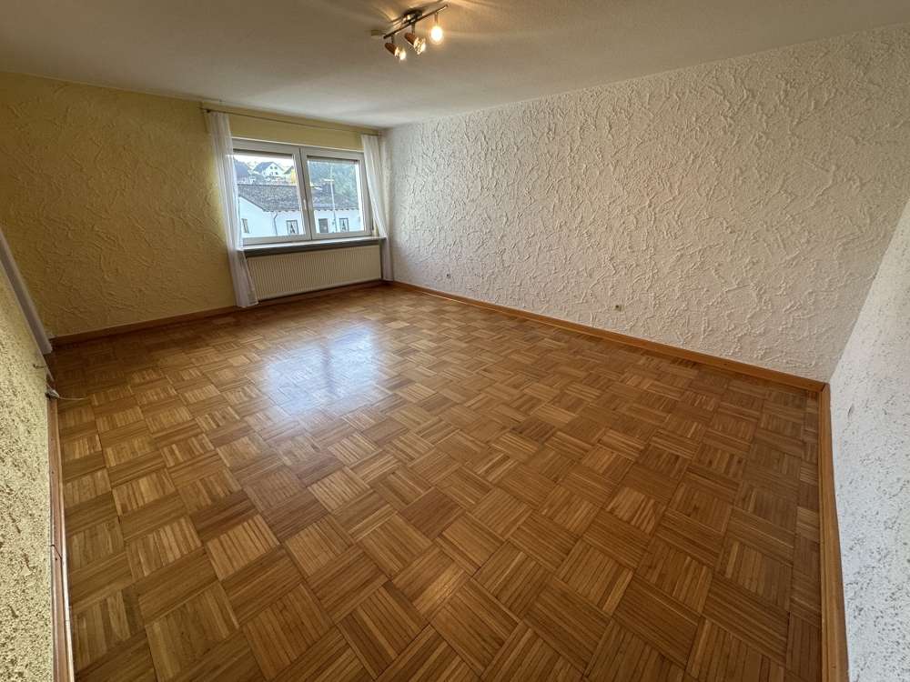 Immobilie in Raubach - Ansprechendes Einfamilienhaus mit Einliegerwohnung und großem Grundstück in Raubach - Bild 2