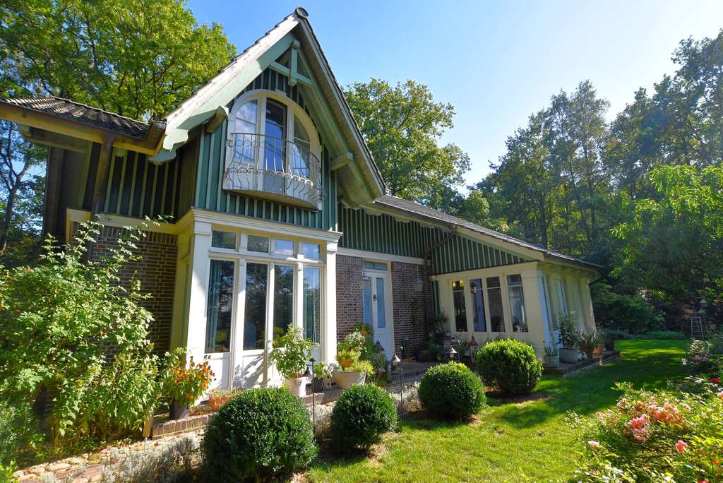 Immobilie in Sülfeld - Stilvolles Landhaus auf weitläufigem Grundstück mitten im Grünen zwischen Hamburg & Ostsee... - Bild 0