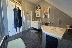 Lichtdurchflutete, Dachrolläden, Dämmung, TL-Bad Dusche und Wanne – Die vollständige Adresse der Immobilie erhältst du vom Anbieter., 76137 Südstadt, Karlsruhe – Vorschaubild 13