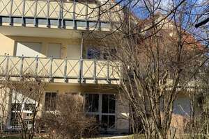 Appartement mit Terrasse und eigenem kleinen Garten in Daglfing
