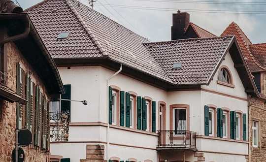 HERRSCHAFTLICHES UND FLEXIBLES WOHNHAUS  AN DER SÜDLICHEN WEINSTRAßE