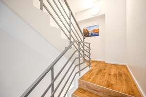 Exklusive Dachgeschosswohnung mit Einbauküche und großem Sonnenbalkon inkl. Panoramablick im Zentrum – Hauptstraße 70, 53604 Bad Honnef – Vorschaubild 14