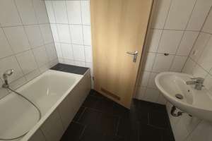 Schöne 3-Zimmer-Wohnung mit Balkon und modernisierten Badezimmer - Renovierungsbedürftig – Sibyllenstr. 11, 47169 Marxloh, Duisburg – Vorschaubild 14