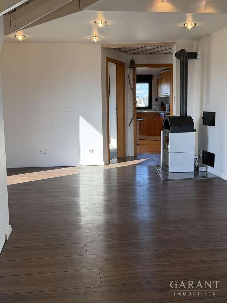 Immobilie in Althütte - Ihr neues Zuhause! Charmante 3 Zimmer-Dachwohnung mit Balkon und Stellplatz - Bild 3