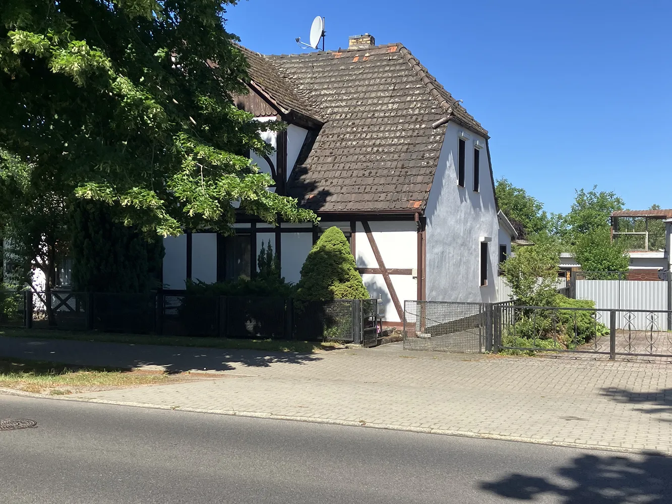 Doppelhaushälfte mit Entwicklungspotential in Randlage von Templin, Uckermark Kreis – Bild 1