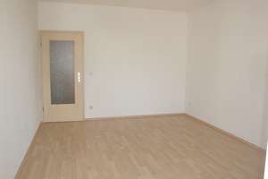 EBK zum Abkauf - Überdachter Süd-West-Balkon mit Blick ins Grüne – Helmholtzstraße 39, 9131 Hilbersdorf, Chemnitz – Vorschaubild 7