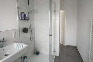 Inkl. neuer Küche! Perfekter Grundriss - moderne 2-Zimmer-Wohnung im Neubau-Viertel Bieber Nord – 63073 Bieber, Offenbach am Main – Vorschaubild 12