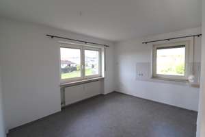 Doppeltes Wohnglück mit Balkon und Garten – Die vollständige Adresse der Immobilie erhältst du vom Anbieter., 95188 Issigau – Vorschaubild 3