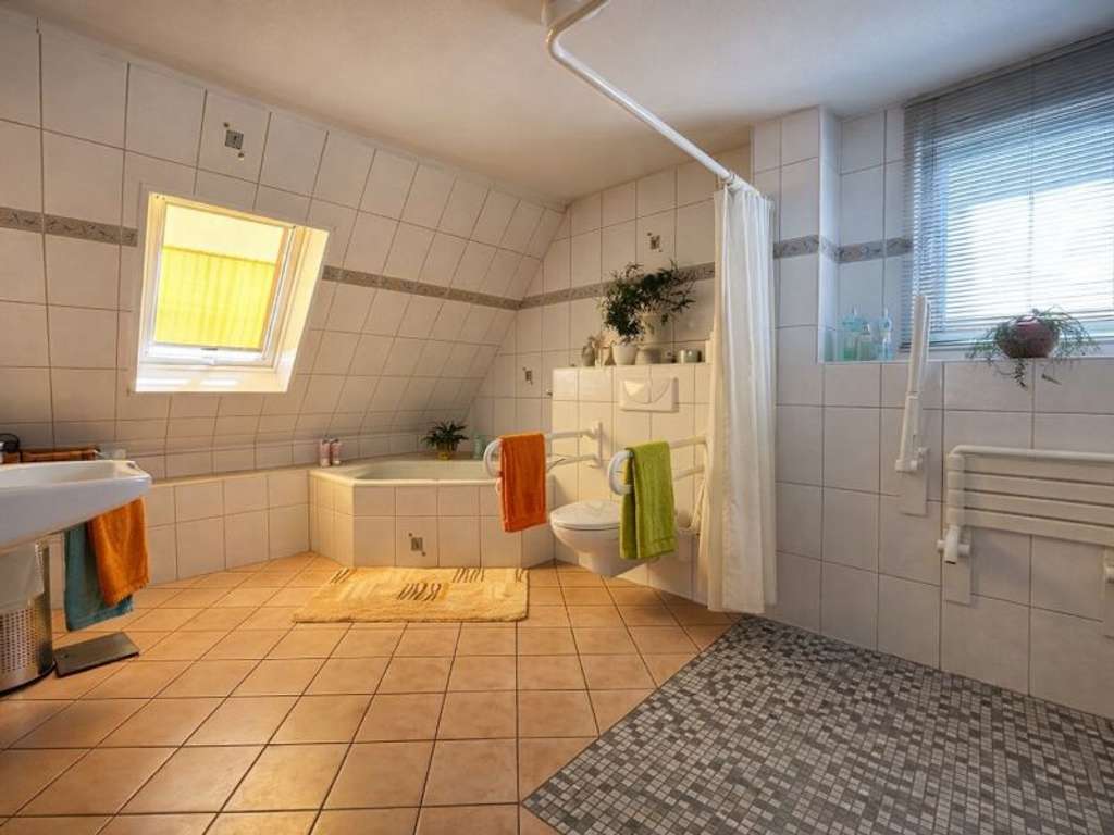 Immobilie in Bempflingen - Raum für Familie, Nähe und Rückzug – Flexibles Einfamilienhaus mit Einliegerwohnung - Bild 2