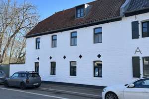 Hofflair - charmante 2-Raum-DG-Wohnung in Köln Roggendorf/Thenhoven – Sinnersdorfer Straße 173a, 50769 Roggendorf/Thenhoven, Köln – Vorschaubild 2