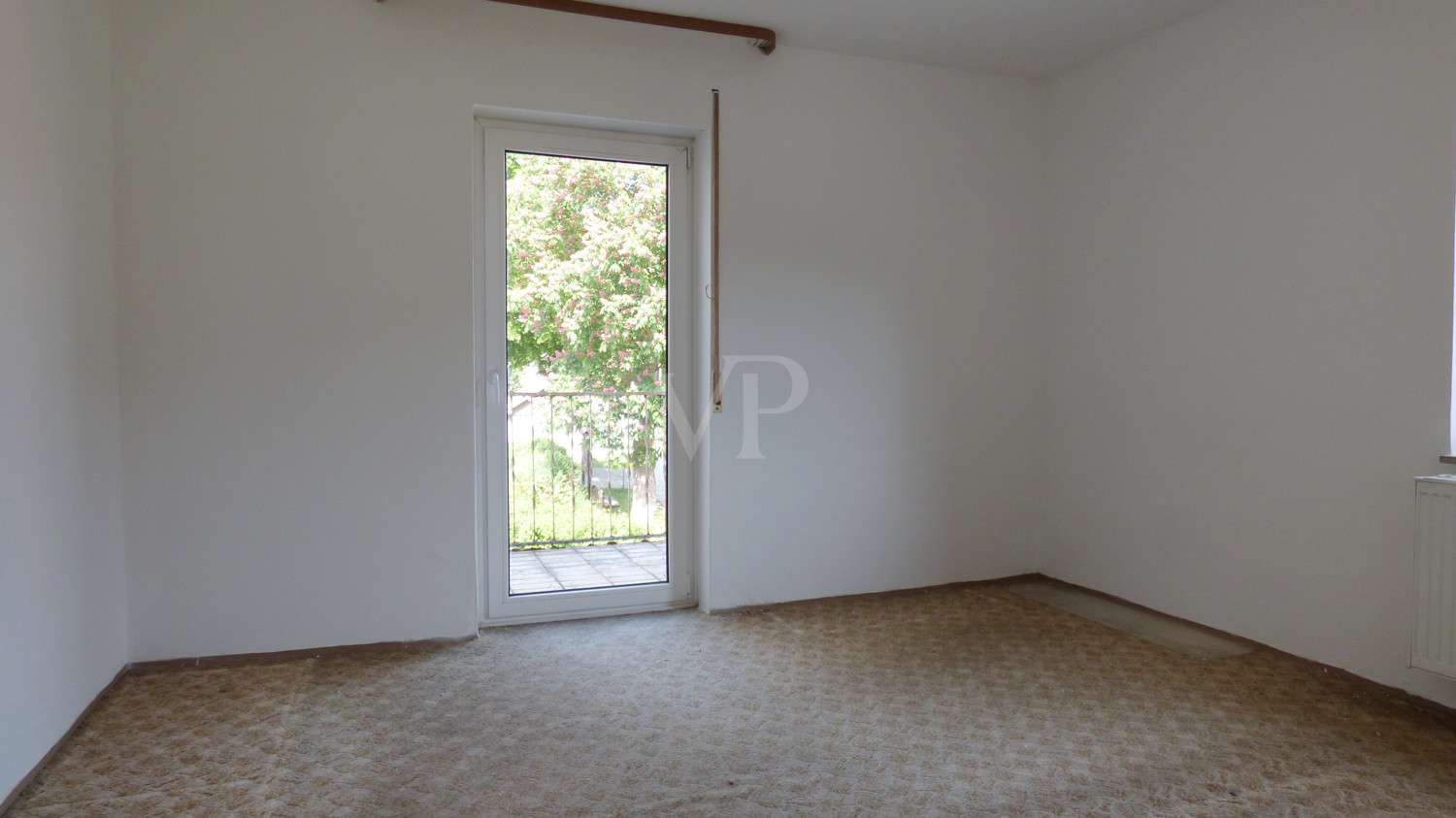 Immobilie in Kinding - Preisreduzierung:
Wohnraum satt!
Einfamilienhaus, Dachgeschosswohnung, angeschlossener Gasthof mit - Bild 7