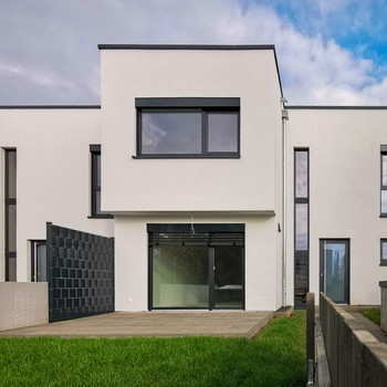 *Erstbezug* neu gebautes Reihenhaus mit Garten und Garage