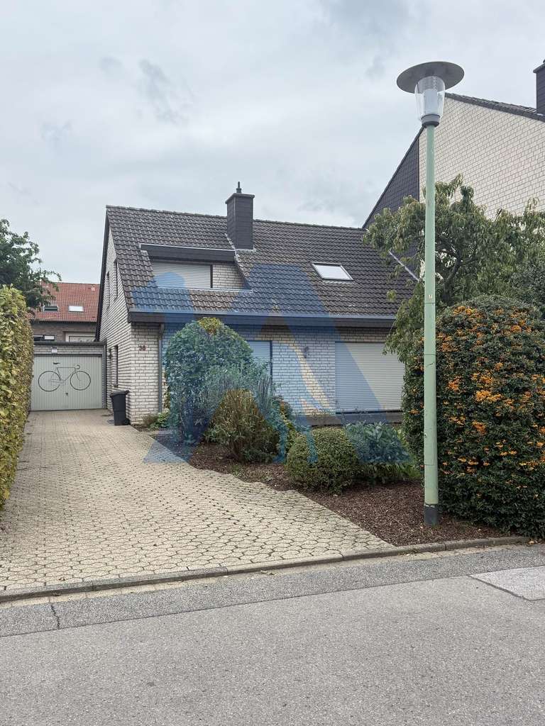 Freistehendes EFH mit Garage und Keller