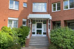 Charmante Wohnung mit großem Balkon und TG in Hamburg-Poppenbüttel - von Privat