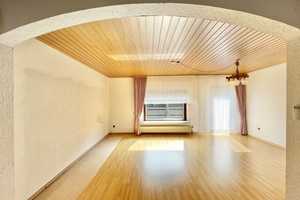 **Geräumiges Ein-/Zweifamilienhaus mit Garagen, Carport und großem Grundstück in Weitefeld** – Altenkirchen (Westerwald) (Kreis) – Vorschaubild 12