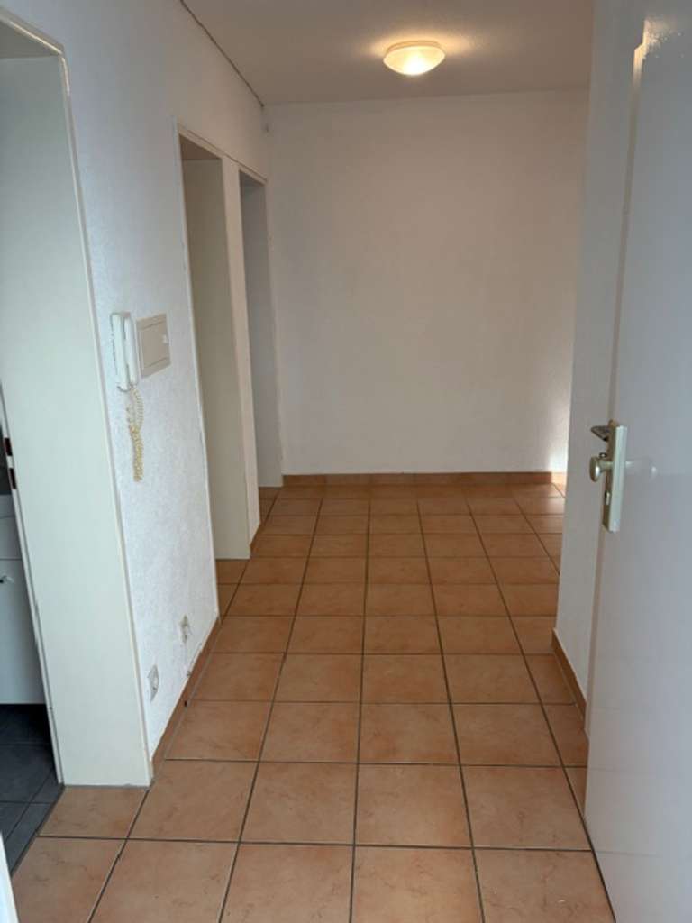 Immobilie in Eberstadt - Gepflegte 3-Zimmer-Wohnung im 2. OG mit Balkon in Eberstadt von privat zu verkaufen - Bild 1