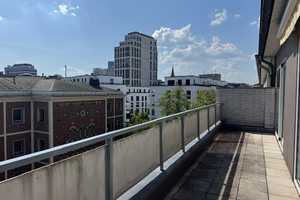 Penthouse Wohnung 2-Zimmer ggf.  (3-Zimmer ggf. möglich) mit traumhaftem Blick – Klosterstraße 92, 40211 Düsseldorf – Vorschaubild 1