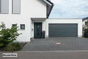 Reihenendhaus mit Garten und Garage