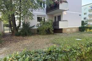 Eigener 314 m² Garten: Renovierte 4-Zimmer-Eigentumswohnung mit 2 Balkonen, provisionsfrei