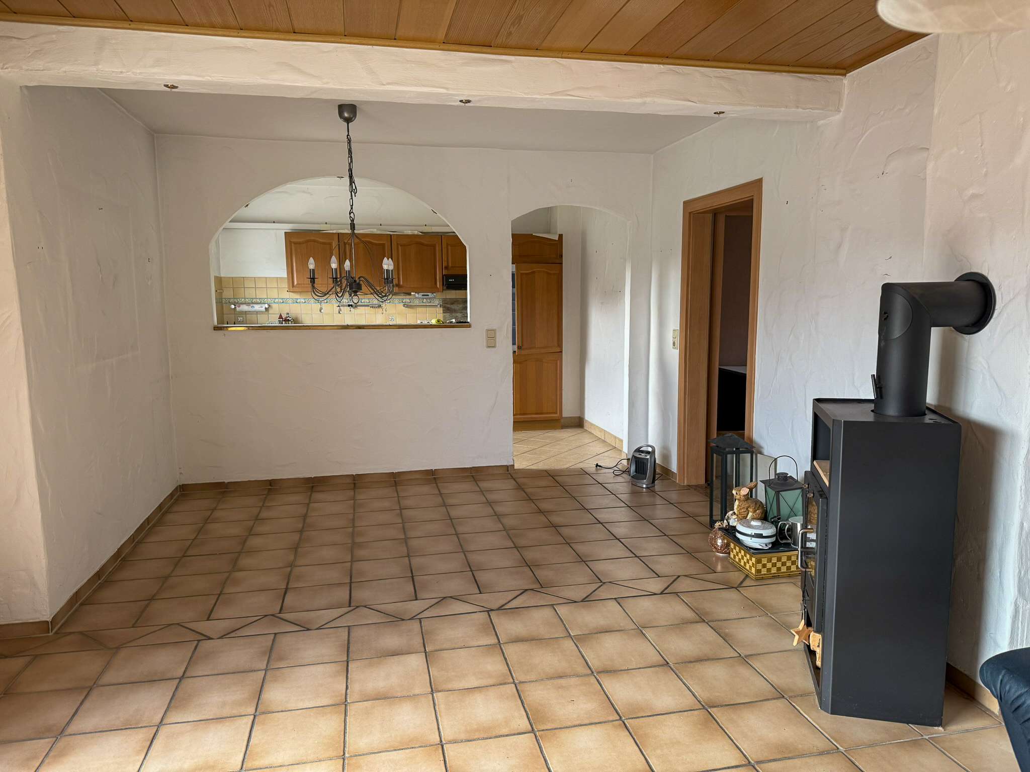 Immobilie in Kreuztal - Doppelhaushälfte in Kreuztal–Ferndorf – sonniger Garten, Garage, modernisierungsbedürftig - Bild 2