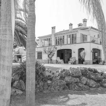 Beeindruckende Villa mit Stallungen