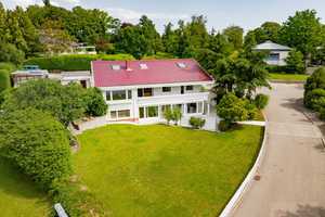 Zweifamilienhaus mit traumhaftem Garten in guter Lage von Müllheim – Breisgau-Hochschwarzwald (Kreis) – Vorschaubild 1