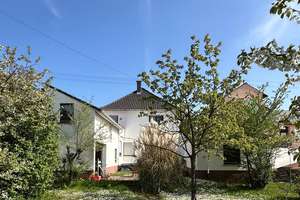 Vielseitiges Zweifamilienhaus mit schönem Garten und Entwicklungspotenzial in Ludwigshafen-Maudach