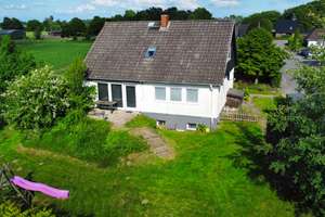 Idylle in Feldrandlage – großzügiges Einfamilienhaus mit Garten - in Forellenseenähe Rieseby – Die vollständige Adresse der Immobilie erhältst du vom Anbieter., 24354 Rieseby – Vorschaubild 1