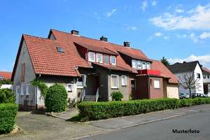 Reihenendhaus mit 2 Garagenstellplätzen und Balkon