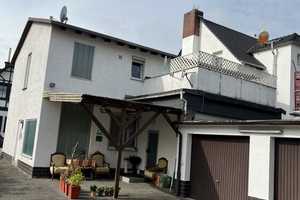 VHB: Mehrfamilienhaus mit 2 Wohnungen und 6 Garagen zu verkaufen: Hanau-Steinheim – Main-Kinzig-Kreis – Vorschaubild 1