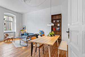 Zeitloser Altbaucharme in Friedrichshain: Bezugsfreie 2-Zimmer-Wohnung im beliebten Nordkiez