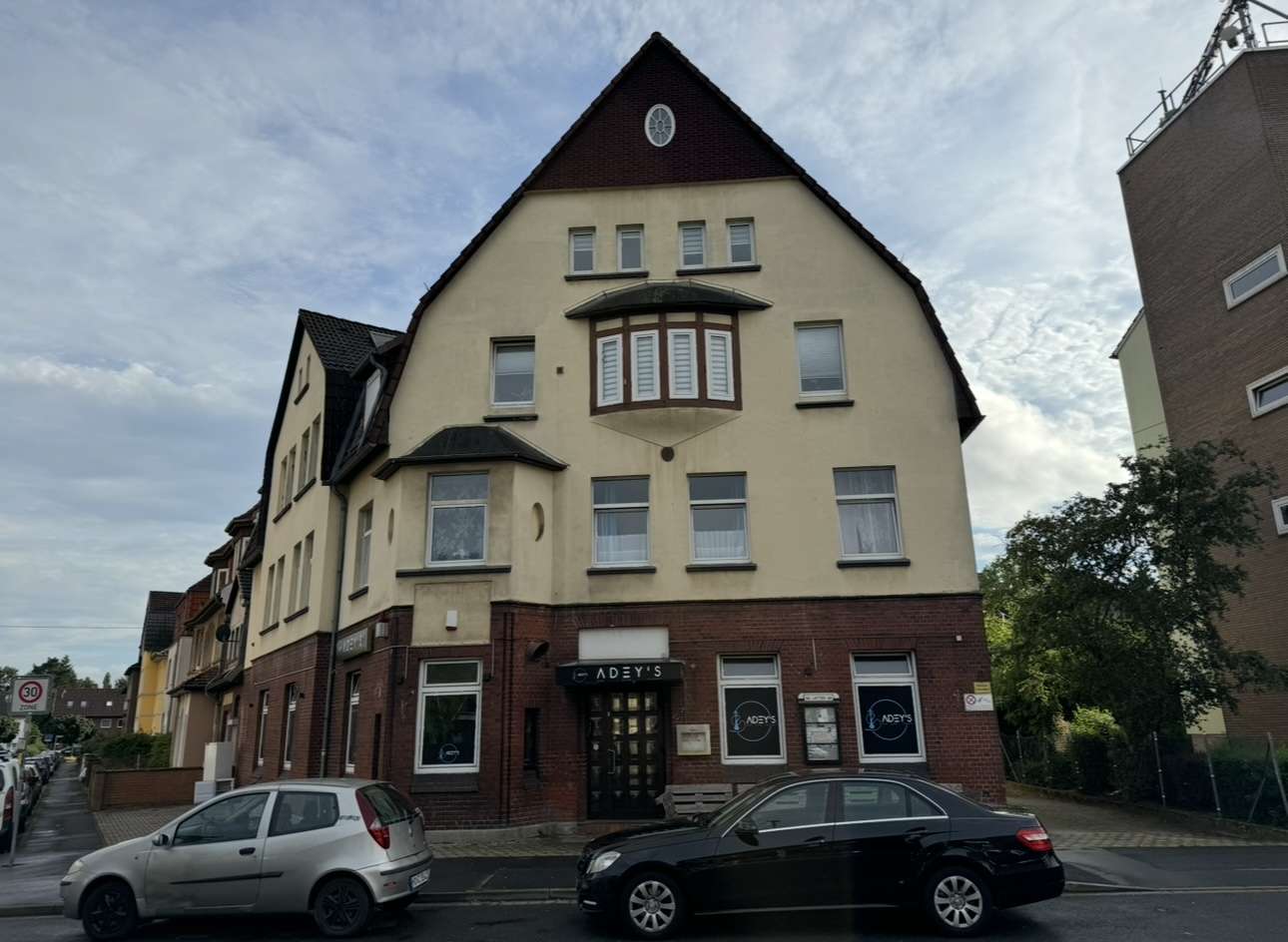 Aktuell eine Gaststätte, kann in zwei 3Zimmer Wohnungen umgebaut werden. Bauvorantrag wurde gestelt, Hannover Kreis – Bild 2