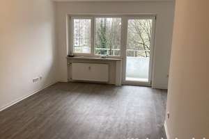Wohnen mit Weitblick: renovierte 2-Zimmer-Wohnung mit Balkon! – Kennedystr. 16, 82178 Puchheim – Vorschaubild 2