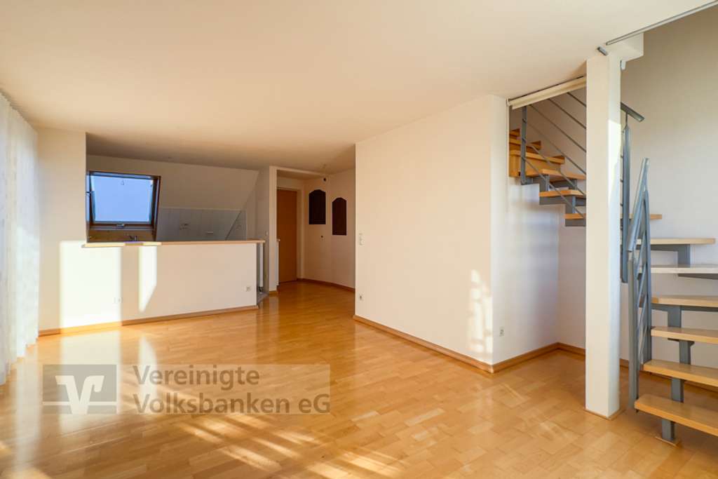 Immobilie in Eningen unter Achalm - Lichtdurchflutete 3,5-Zimmer-Maisonette-Wohnung mit zwei Balkonen und TG-Stellplatz - Bild 3