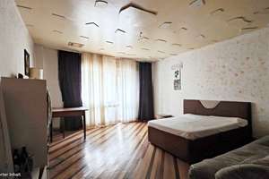 Bezugsfreie 3-Zimmer-Wohnung im HP mit Stellplatz und Parkett im Schöneberger Winterfeldt-Kiez!