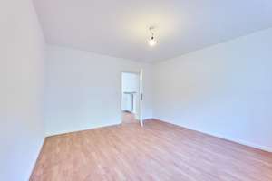 Erstbezug, modernisierte 4-Zimmerwohnung im Hochparterre – Korbinianstraße 48, 80807 Milbertshofen, München – Vorschaubild 13