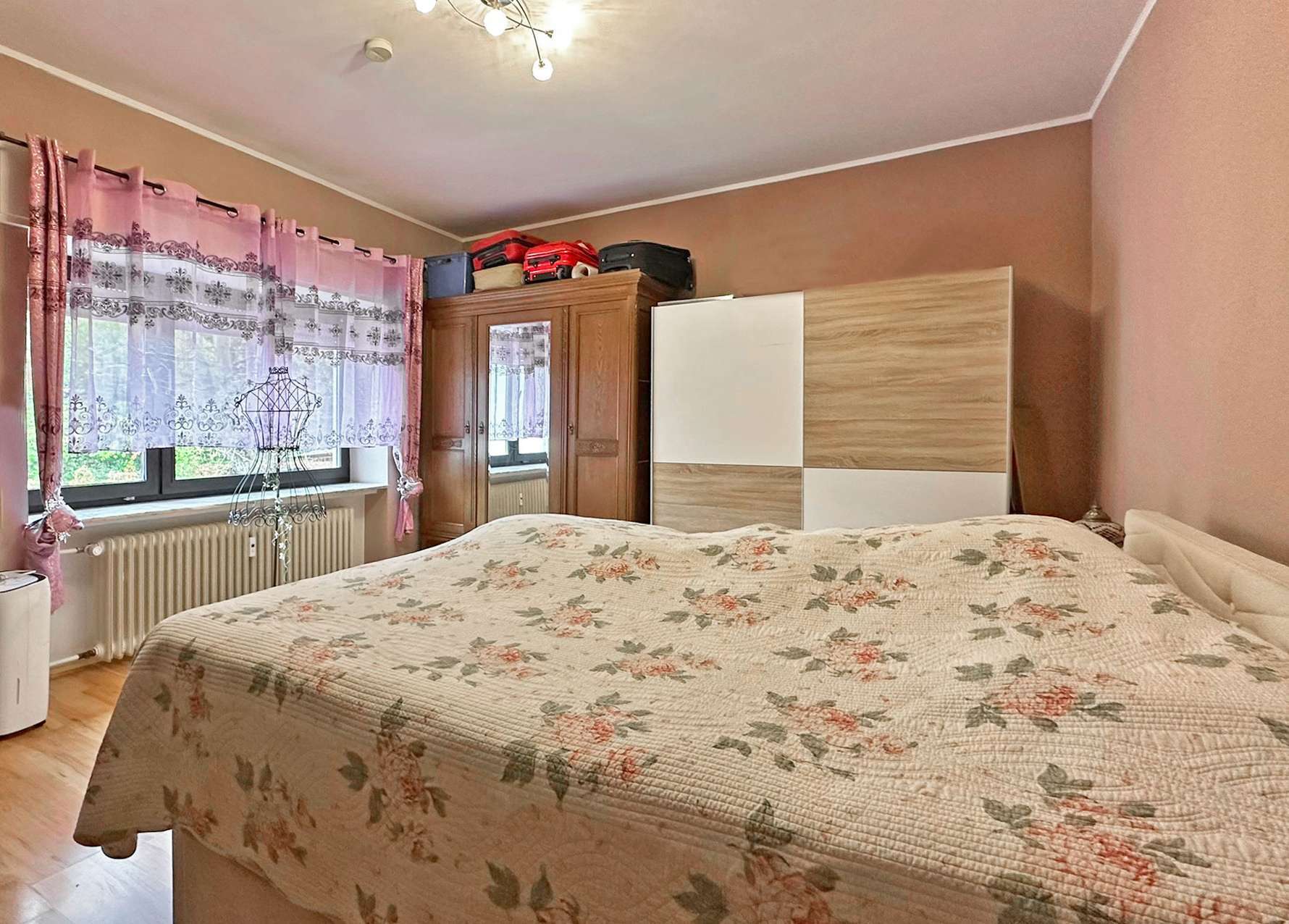 Immobilie in Wasserliesch - Wasserliesch: Großzügige 3-Zimmer Eigentumswohnung mit Dachterrasse und zwei Außenstellplätzen - Bild 1