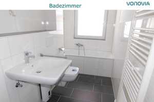Klasse 3-Zimmer-Wohnung mit Balkon! – Mörikestraße 16, 45128 Essen – Vorschaubild 2