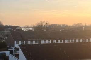 Für Jung & Alt: Barrierefreie 3 Zi. *Saniert *Loggia & Fernblick (Rhein) *TG-Stellplatz *Energiekl E – Benrather Schlossallee 36, 40597 Benrath, Düsseldorf – Vorschaubild 1