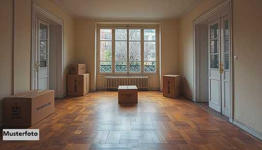 Bild von Wohnen mit Komfort: Doppelhaushälfte mit Garage und Gartenhaus