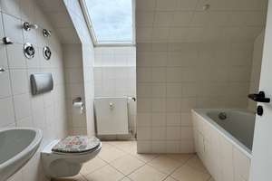 Charmante Dachgeschosswohnung mit toller Aussicht! Im Zentrum von Essen-Kray! – Krayer Straße 227, 45307 Kray, Essen – Vorschaubild 8