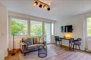 Möbliert: Großzügige 1-Zimmer Wohnung mit Balkon – 80997 Allach, München – Vorschaubild 1